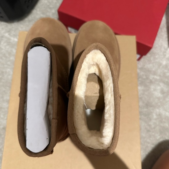 Brand new Ugg mini platform boots sz 7 chestnut color - Picture 5 of 9